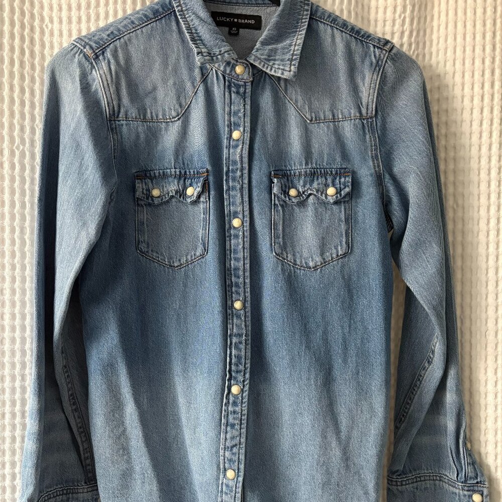 Lucky Brand distressed cotton denim raw hem Western snap shirt women's XS
